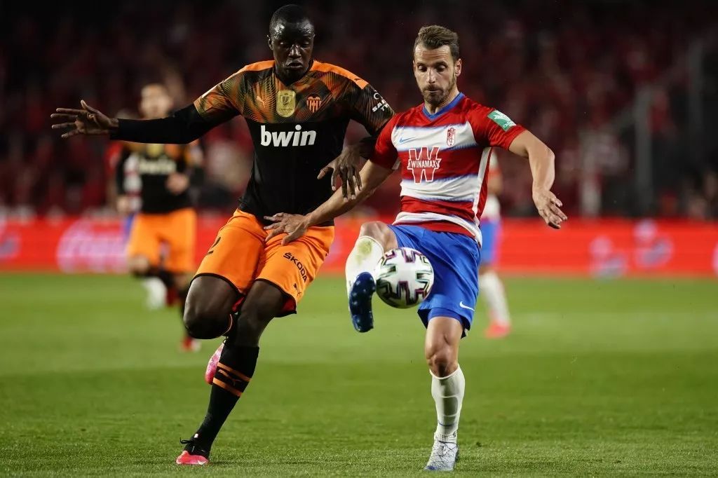 包含今晚瓦伦西亚主帅复盘——国王杯节点到来,引发热议,临场指挥获称赞的词条 包含今晚瓦伦西亚主帅复盘——国王杯节点到来,引发热议,临场指挥获称赞的词条