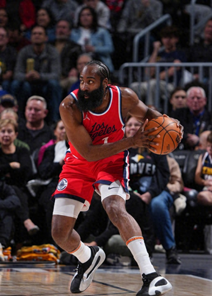 包含NBA总决赛赛程吃紧，皇家社会集结日扳平良机，话题不断，纪律约束更严格的词条开云体育平台